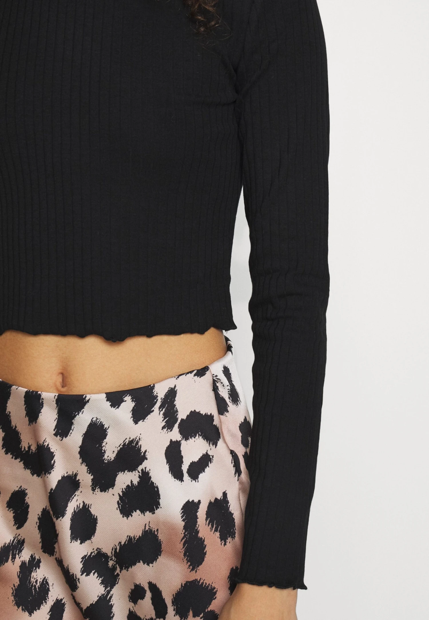 Cropped Long Sleeve With Lettuce - Topper Langermet - Black 7 Cropped Long Sleeve With Lettuce - Topper Langermet - Black - Bilde 5