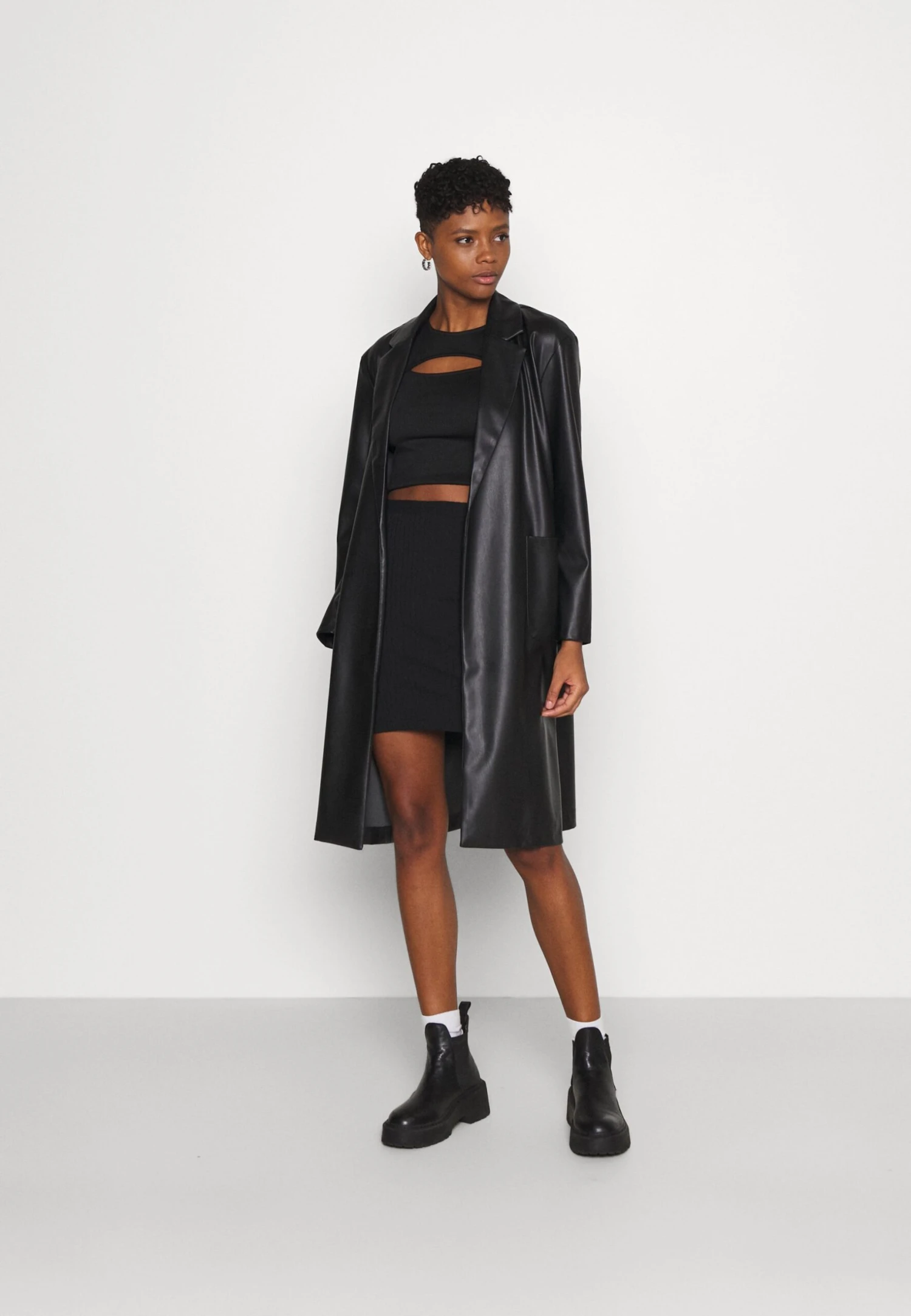 Even&Odd Basic Mini Ribbed Skirt - Blyantskjørt - Black 4 Even&Odd Basic Mini Ribbed Skirt - Blyantskjørt - Black - Bilde 2