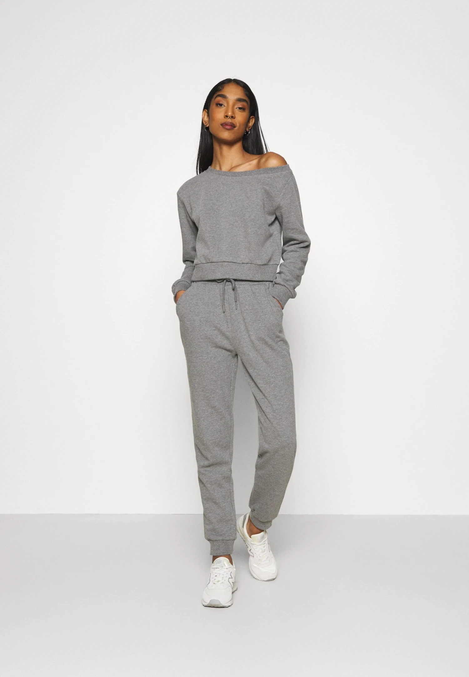 Even&Odd Off Shoulder&Jogger Set - Sweatshirt - Mottled Grey 4 Even&Odd Off Shoulder&Jogger Set - Sweatshirt - Mottled Grey - Bilde 2