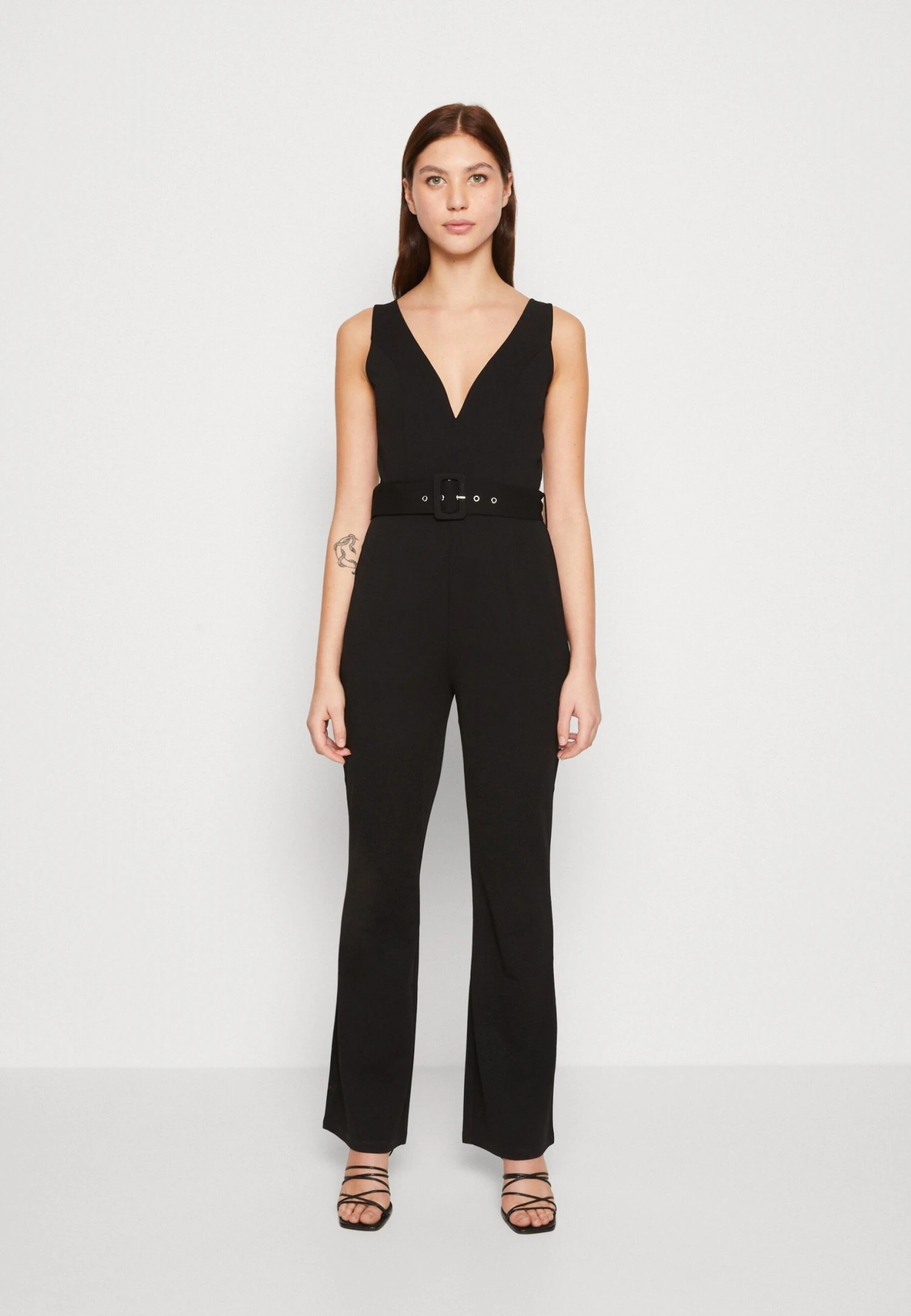 Even&Odd Going Out Low V Neck Flared Leg Belted - Jumpsuit - Black 3 Even&Odd Going Out Low V Neck Flared Leg Belted - Jumpsuit - Black