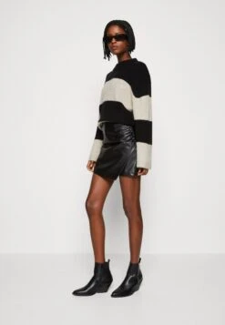 Even&Odd Shorts - Black 9 Even&Odd Shorts - Black -Even&Odd 1c5366c09533416f84ad73c4de78827f