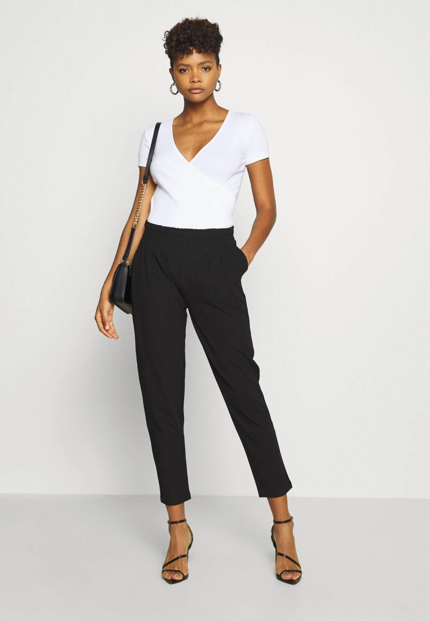 Even&Odd Paperbag Waist Tapered Trousers - Bukse - Black 4 Even&Odd Paperbag Waist Tapered Trousers - Bukse - Black - Bilde 2