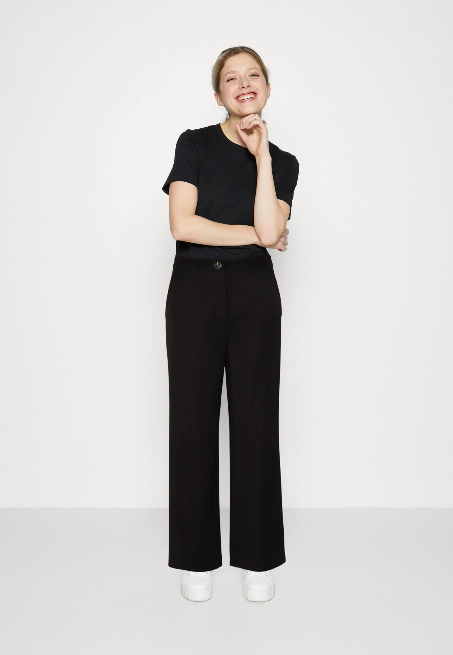 Even&Odd Tailored Wide Leg Culotte - Bukse - Black 4 Even&Odd Tailored Wide Leg Culotte - Bukse - Black - Bilde 2