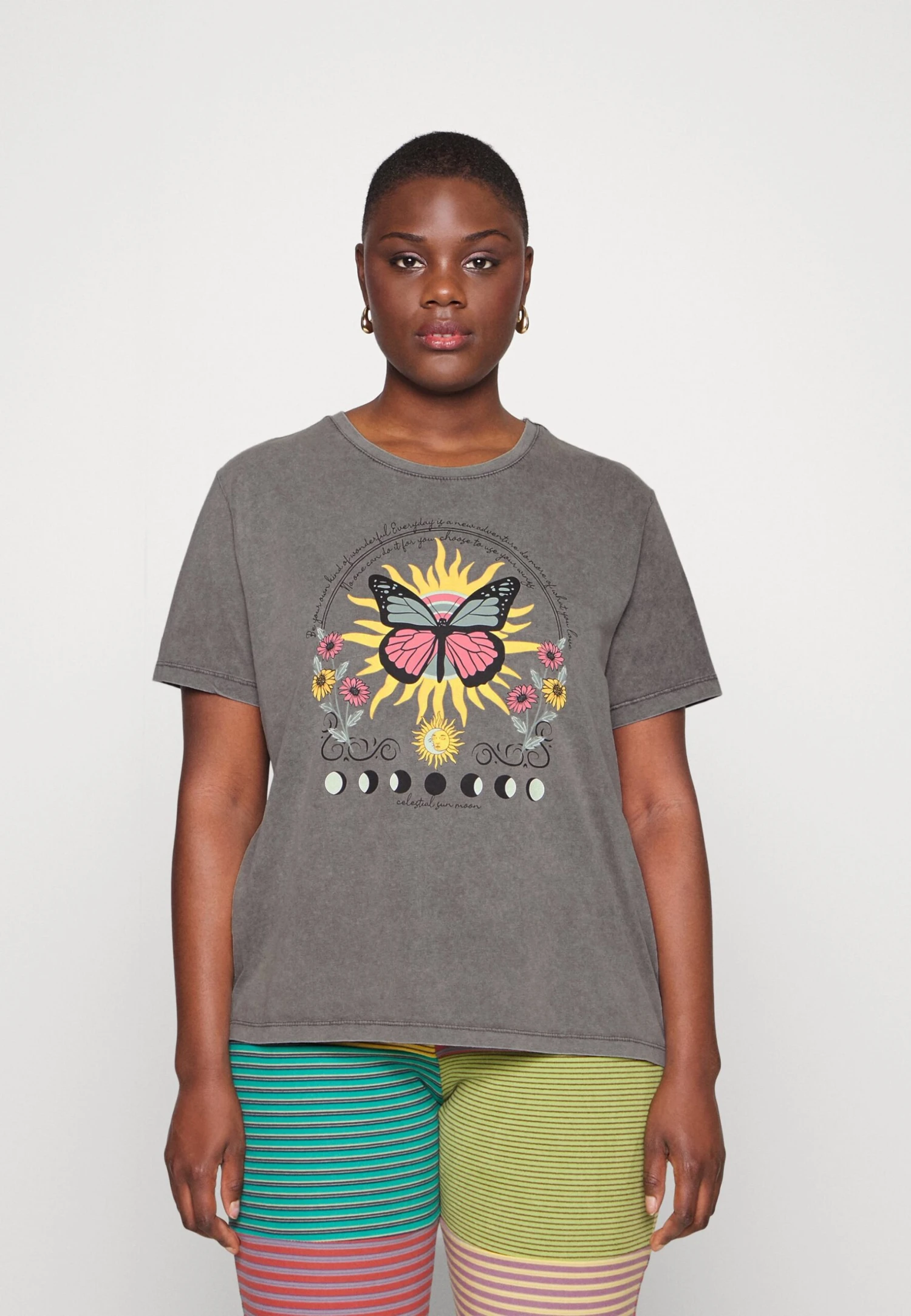 Clare Colorful Mystical- T-Shirts Med Print - Gray 3 Clare Colorful Mystical- T-Shirts Med Print - Gray