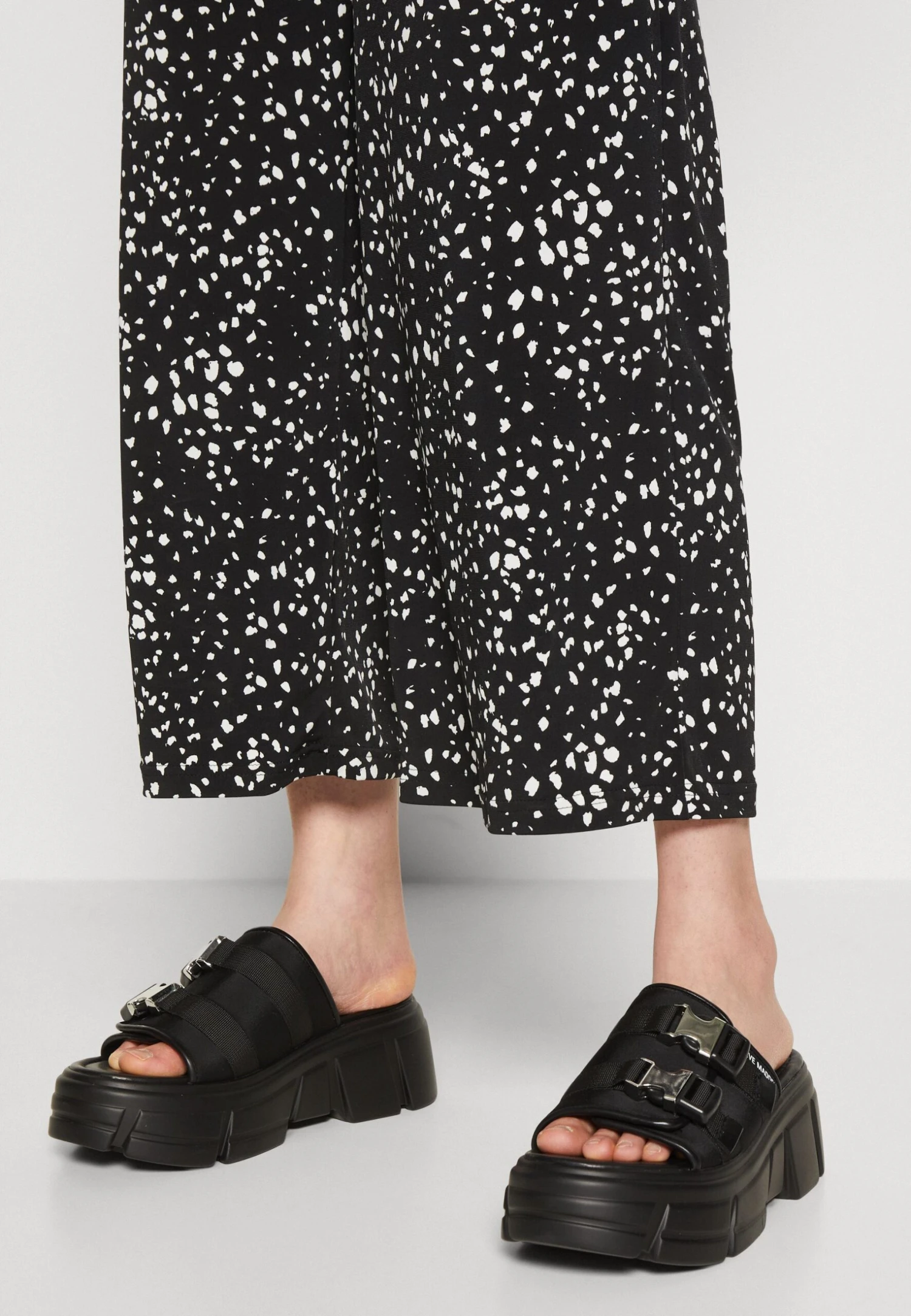 Even&Odd Jumpsuit - Black/White 8 Even&Odd Jumpsuit - Black/White - Bilde 6