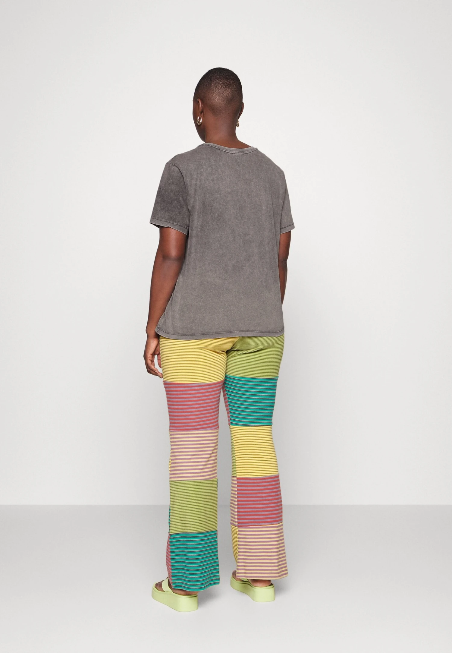 Clare Colorful Mystical- T-Shirts Med Print - Gray 5 Clare Colorful Mystical- T-Shirts Med Print - Gray - Bilde 3