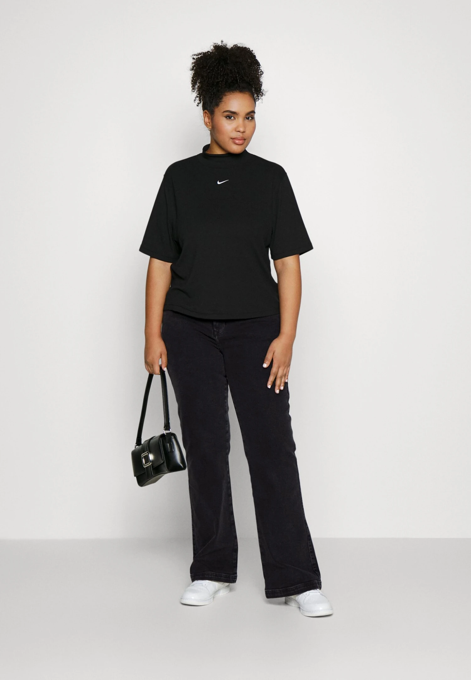 Young Washed Clean Kick Flare- Jeans Bootcut - Black Denim 4 Young Washed Clean Kick Flare- Jeans Bootcut - Black Denim - Bilde 2