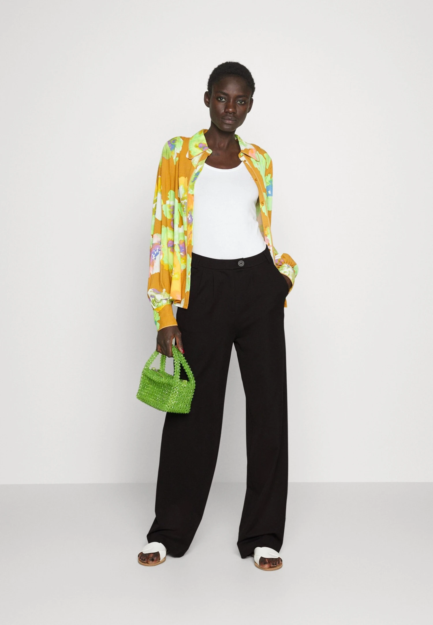 Business Casual Wide Legs With Front Pleats- Bukse - Black 4 Business Casual Wide Legs With Front Pleats- Bukse - Black - Bilde 2