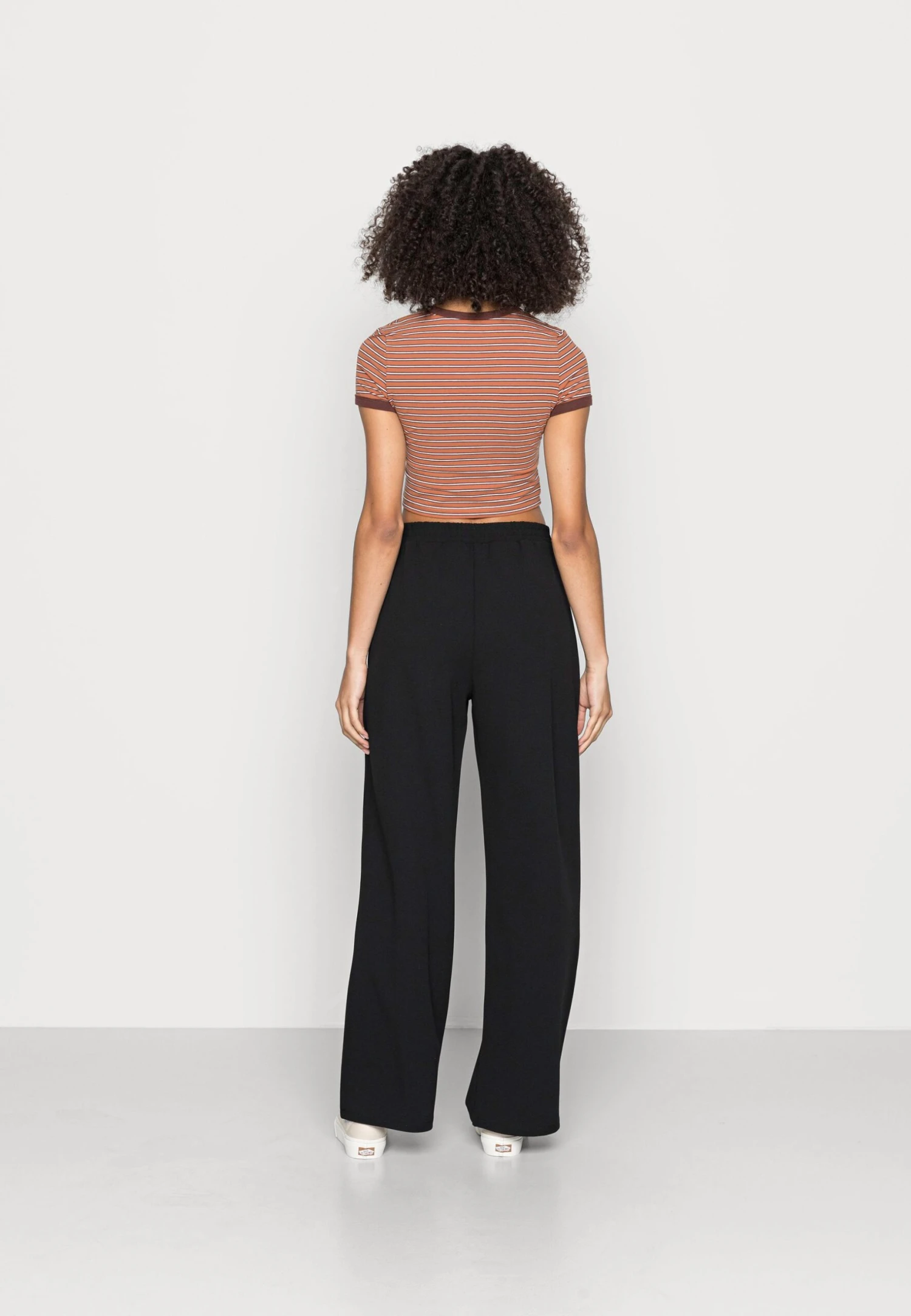 Even&Odd Belt Detail Wide Leg Pants - Bukse - Black 5 Even&Odd Belt Detail Wide Leg Pants - Bukse - Black - Bilde 3