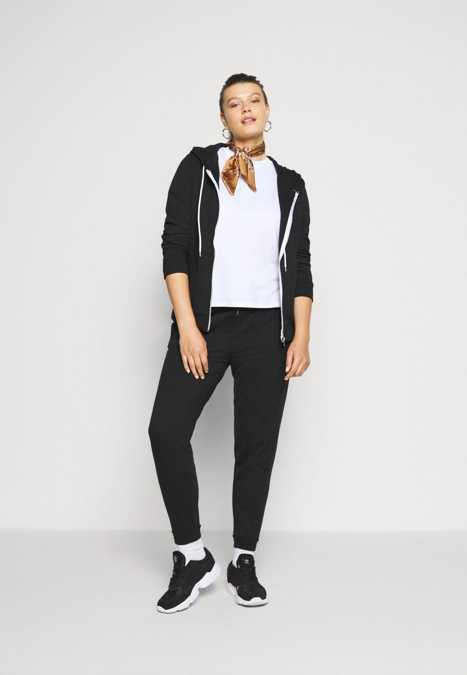 Slim Fit Joggers - Joggebukse - Black 4 Slim Fit Joggers - Joggebukse - Black - Bilde 2