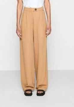 Petite Business Casual Wide Legs With Front Pleats- Bukse - Beige