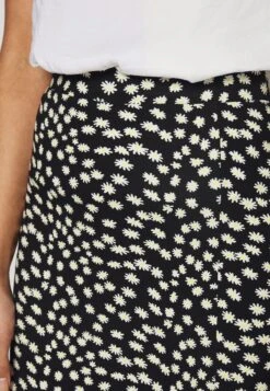 Midi Straight High Skirt - Blyantskjørt - Black/White 13 Midi Straight High Skirt - Blyantskjørt - Black/White -Even&Odd b8f9cdd46d844a5980a60f4234088e88