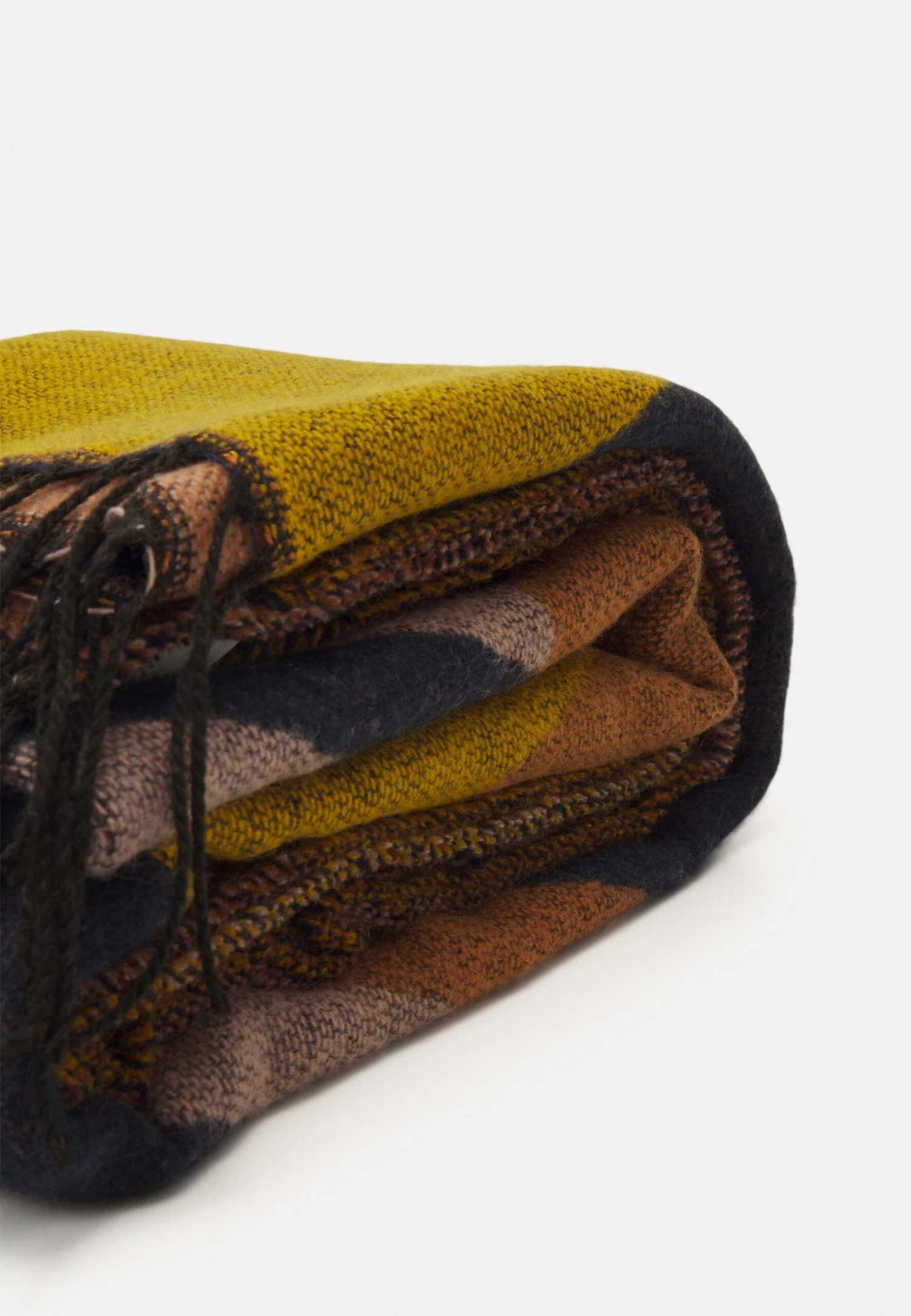 Even&Odd Sjal - Mustard Yellow/Orange 4 Even&Odd Sjal - Mustard Yellow/Orange - Bilde 2