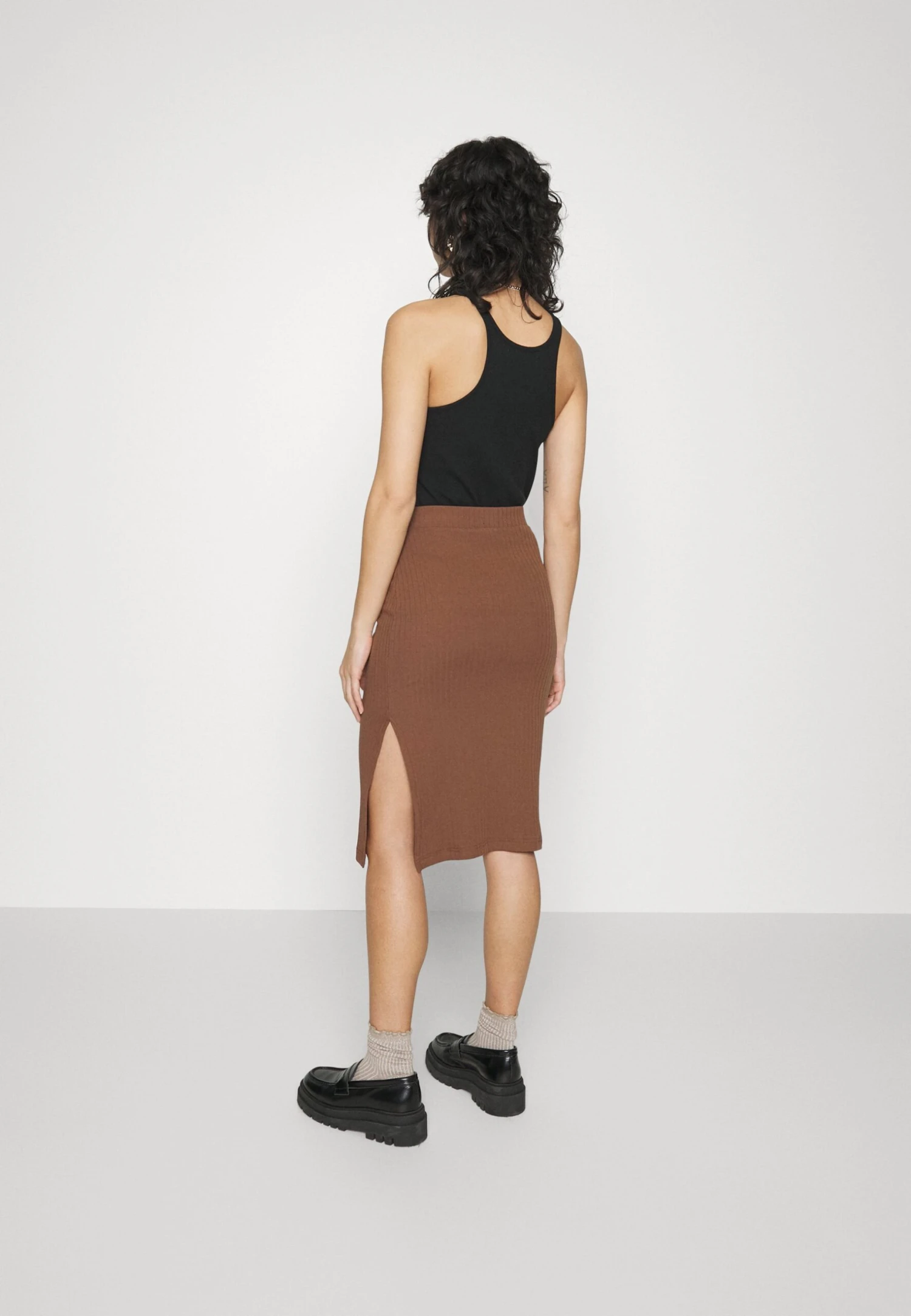 Pencil Skirt With Slit - Blyantskjørt - Brown 5 Pencil Skirt With Slit - Blyantskjørt - Brown - Bilde 3