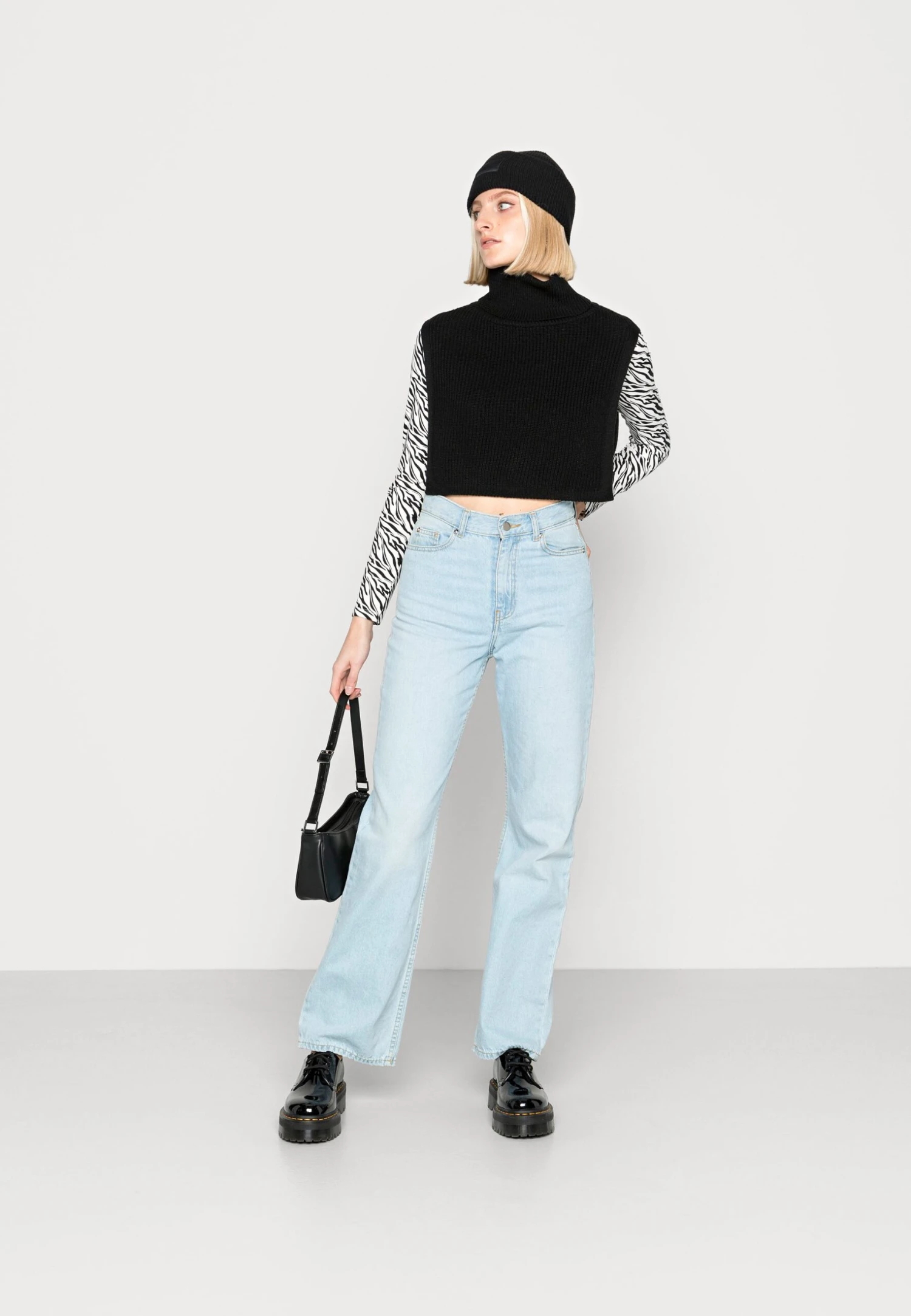 Even&Odd Cape - Black 4 Even&Odd Cape - Black - Bilde 2