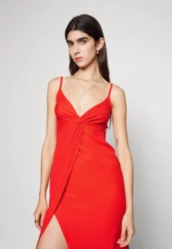 Even&Odd Eo-Ss23-C144-Sj / Strappy V Neck Knot Front Waist Midi Dress / 302 - Red - Kjole - Red -Even&Odd d70af2ac15b146eab8b866e3f1840eb1