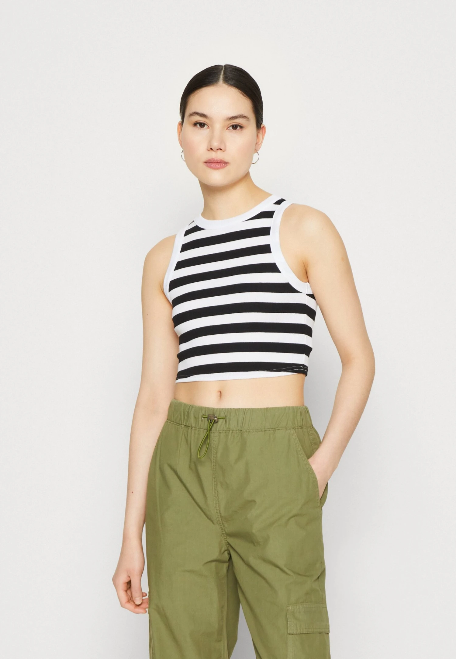 Even&Odd Topper - Black/White 3 Even&Odd Topper - Black/White