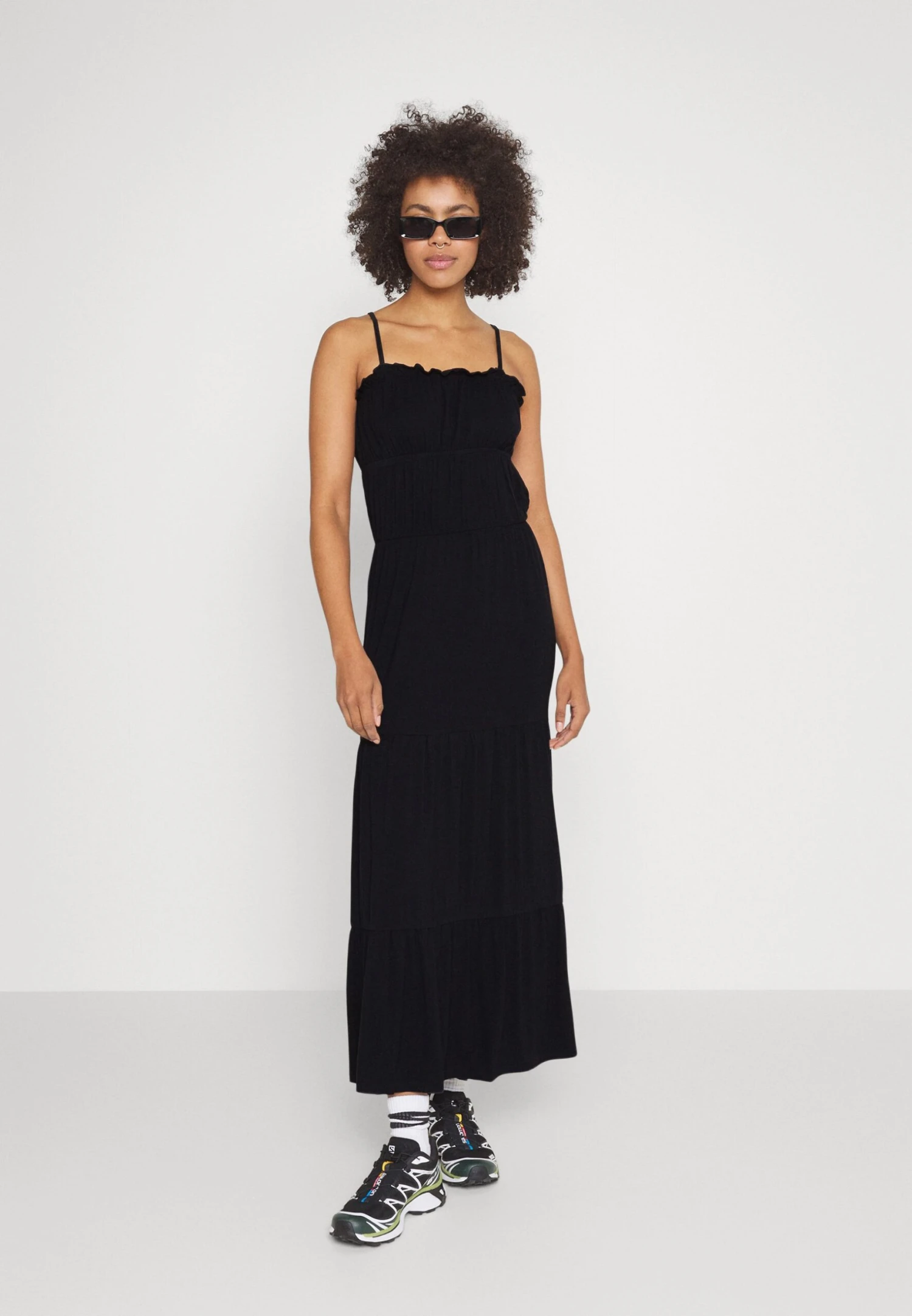 Even&Odd Maxi Dress Tiered Skirt- Maxikjole - Black 4 Even&Odd Maxi Dress Tiered Skirt- Maxikjole - Black - Bilde 2